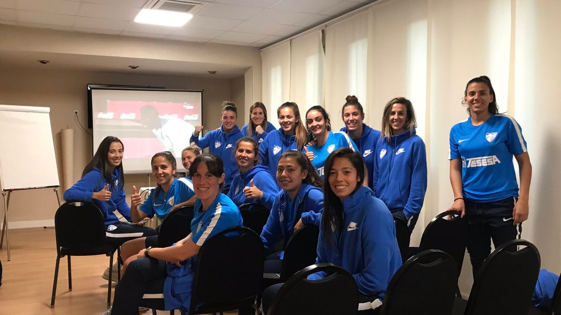 el_malaga_femenino_en_su_hotel_viendo_al_masculino_001.jpg