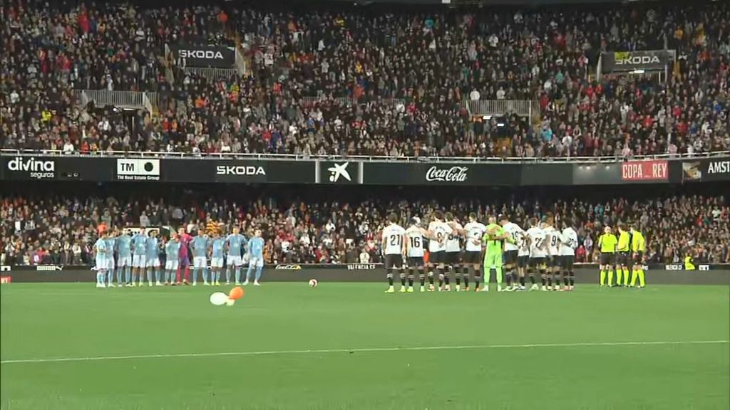 El minuto de silencio en el Valencia - Celta de Copa