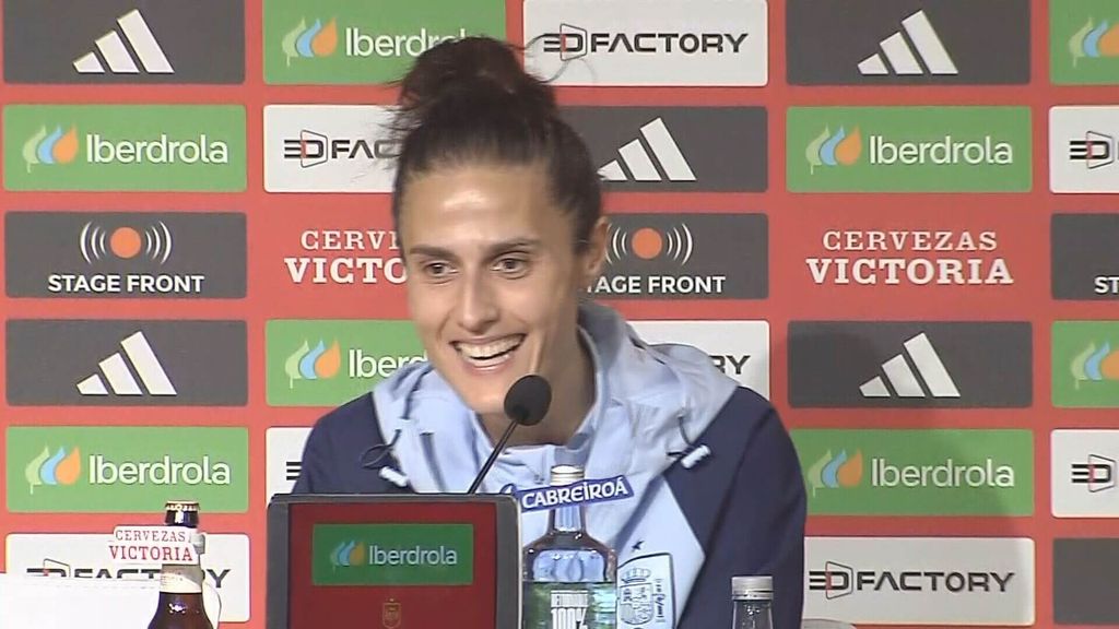 El momento más surrealista de la rueda de prensa de Montse Tomé