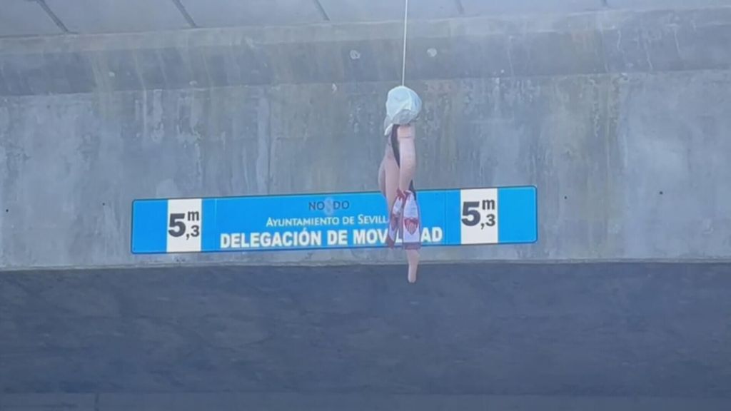 El muñeco de la afición del Sevilla contra Del Nido Carrasco