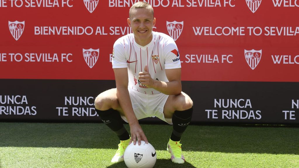 Presentación de Augustinsson como nuevo jugador del Sevilla