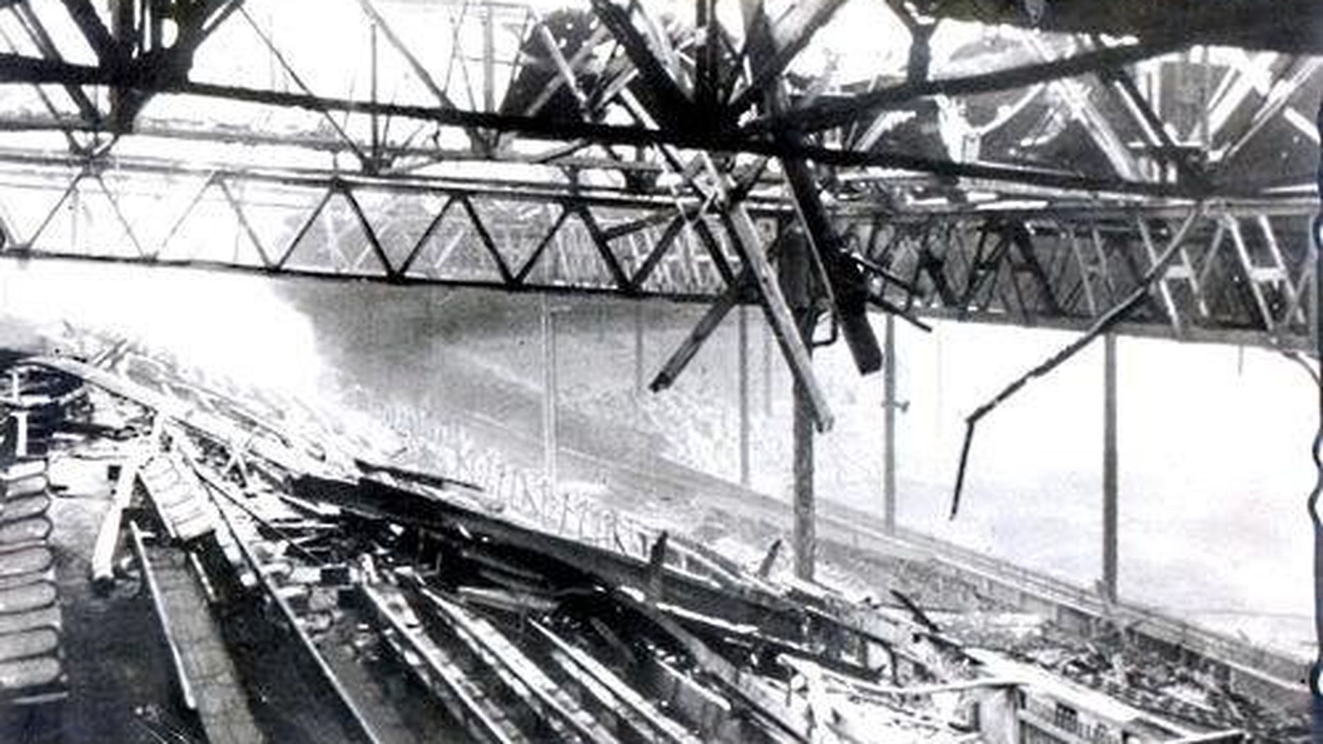 el_old_trafford_bombardeado_001.jpg