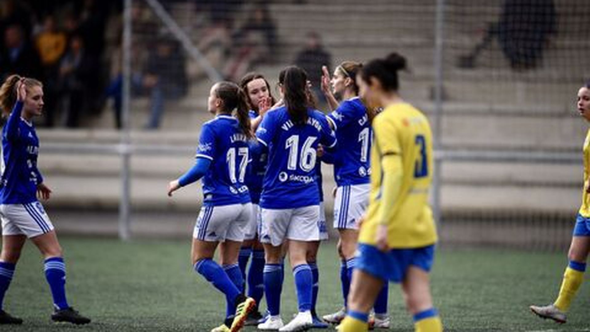 el_oviedo_femenino_en_un_partido.jpg