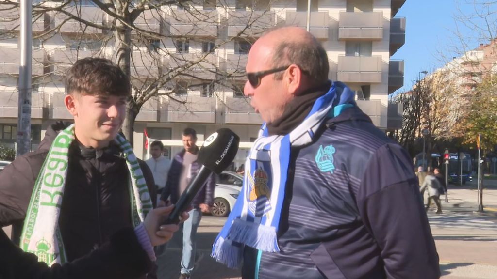 El padre es txuri urdin y el hijo es bético: la curiosa historia de dos aficionados en el Real Sociedad - Betis