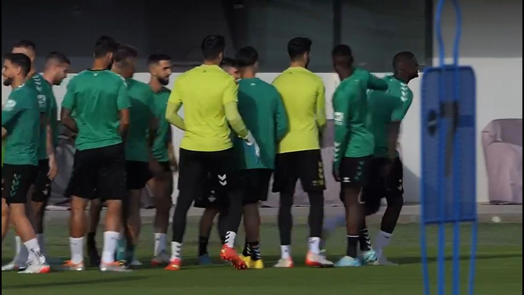El pasillito a William Carvalho durante el entrenamiento del Betis