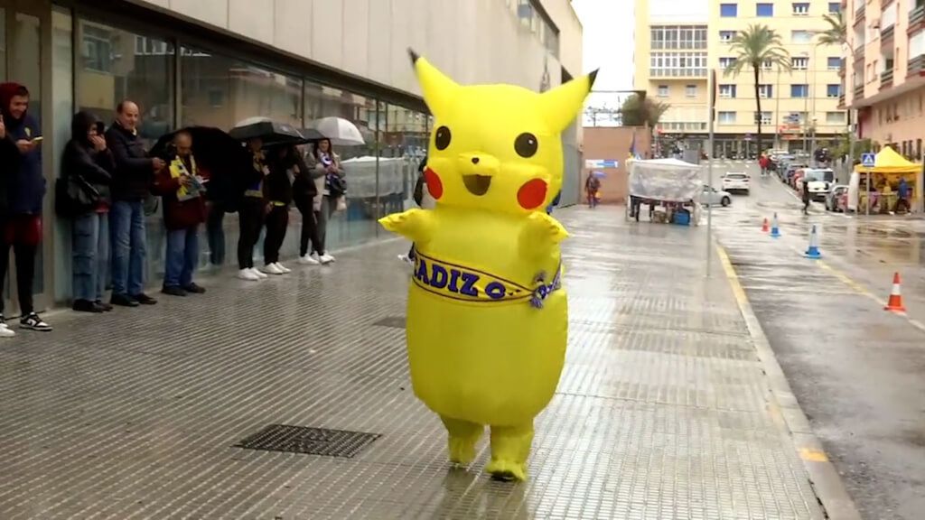 El Pikachu del Cádiz: el disfraz más divertido antes de recibir al Atlético
