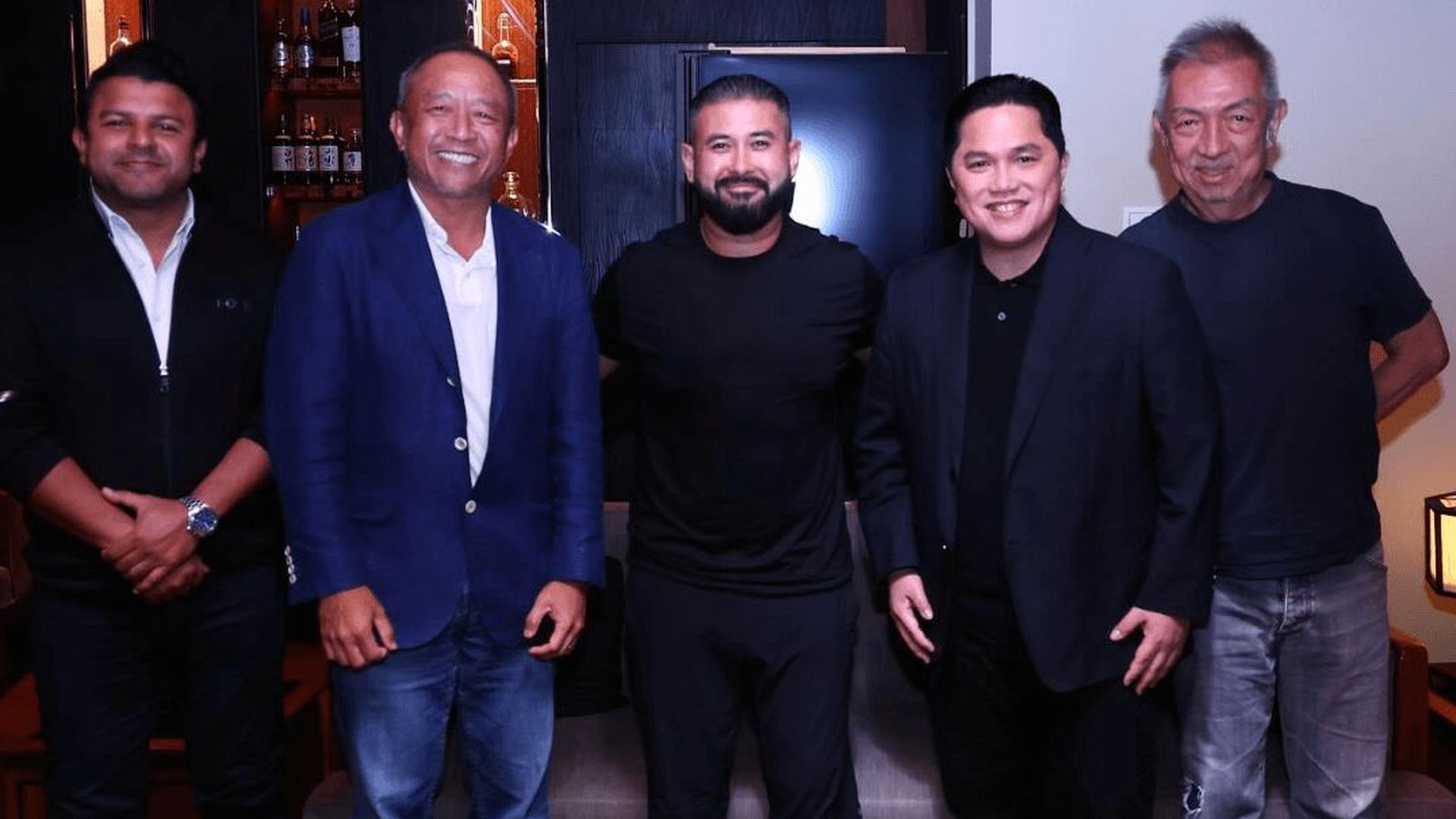 el_principe_de_johor_junto_a_peter_lim_002.png el_principe_de_johor_junto_a_peter_lim_002.png