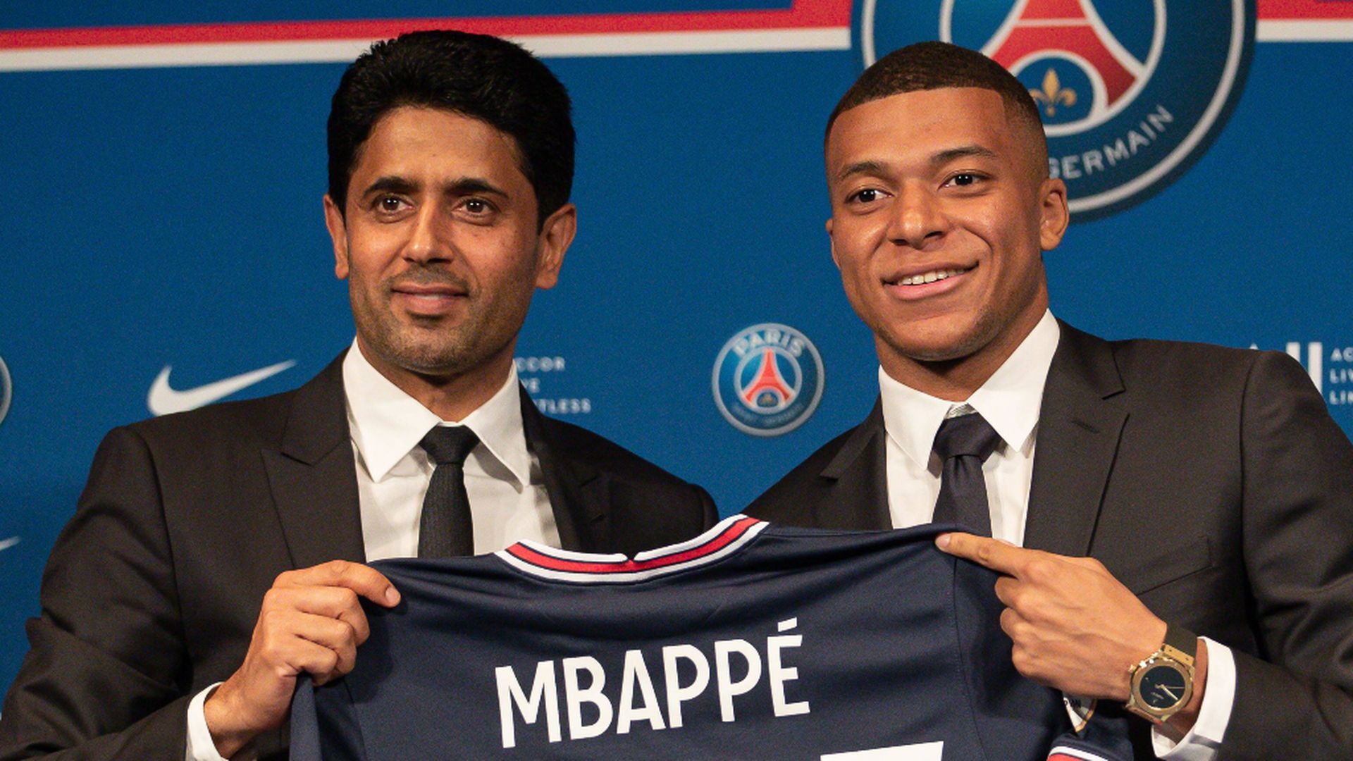 el_psg_da_un_paso_mas_para_la_renovacion_de_mbappe_venden_una_parte_del_club_y_reciben.jpg el_psg_da_un_paso_mas_para_la_renovacion_de_mbappe_venden_una_parte_del_club_y_reciben.jpg
