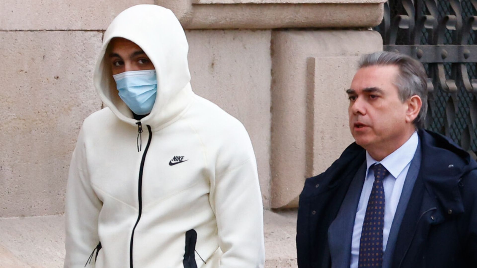 el_rapero_morad_llegando_a_la_audiencia_de_barcelona_foto_efe.jpg el_rapero_morad_llegando_a_la_audiencia_de_barcelona_foto_efe.jpg