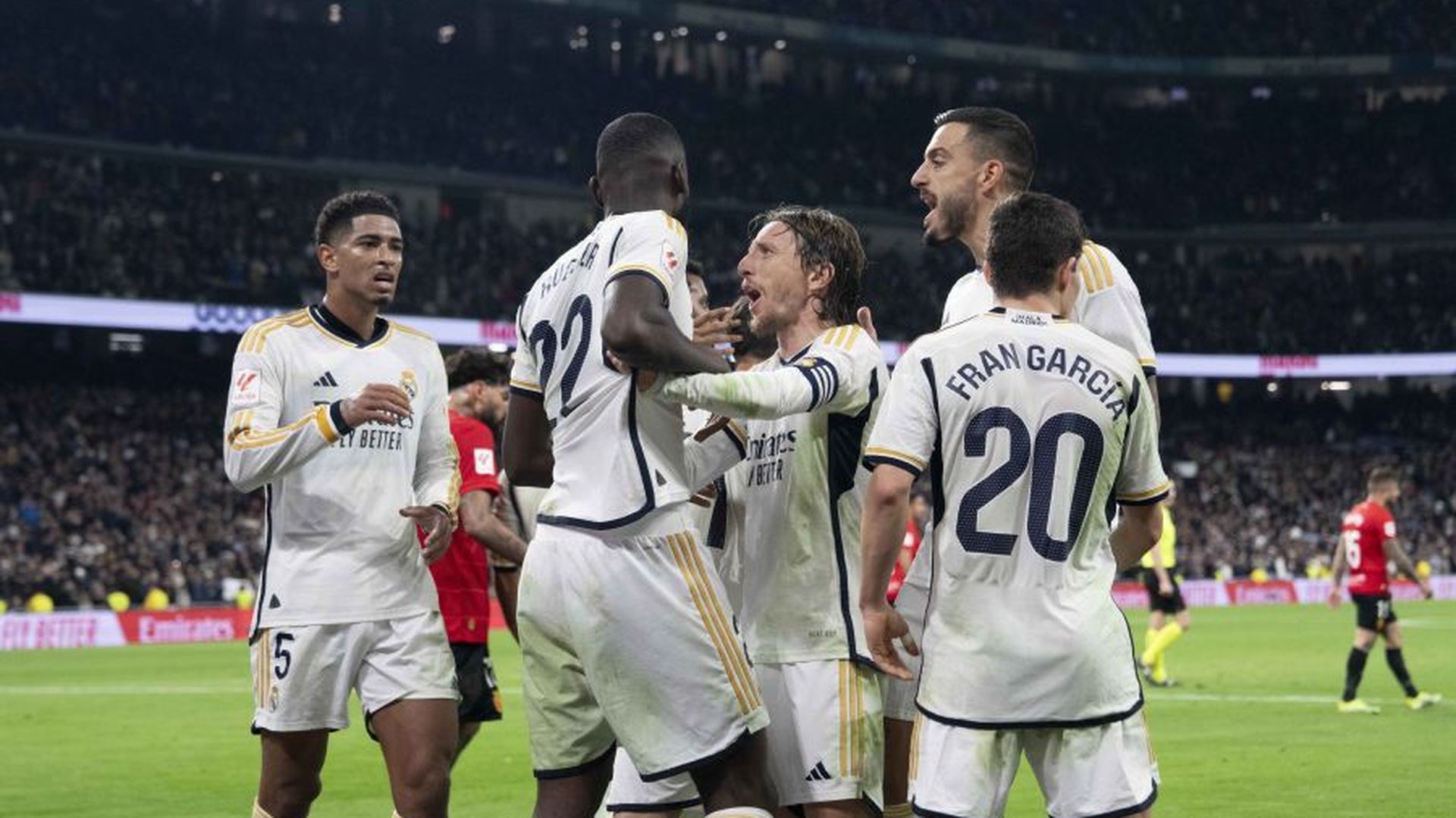 el_real_madrid_celebra_el_gol_de_rudiger_ante_el_mallorca.jpeg
