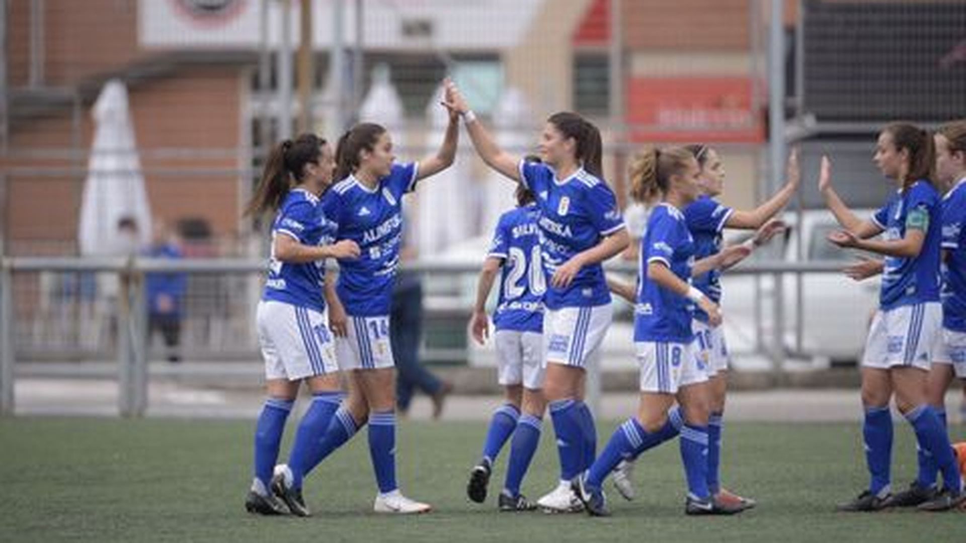 el_real_oviedo_femenino_celebra_un_gol_en_la_primera_jornada.jpg