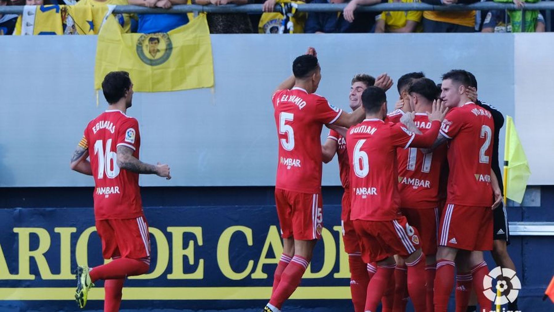 el_real_zaragoza_celebra_el_gol_de_soro_en_el_carranza_001.jpeg