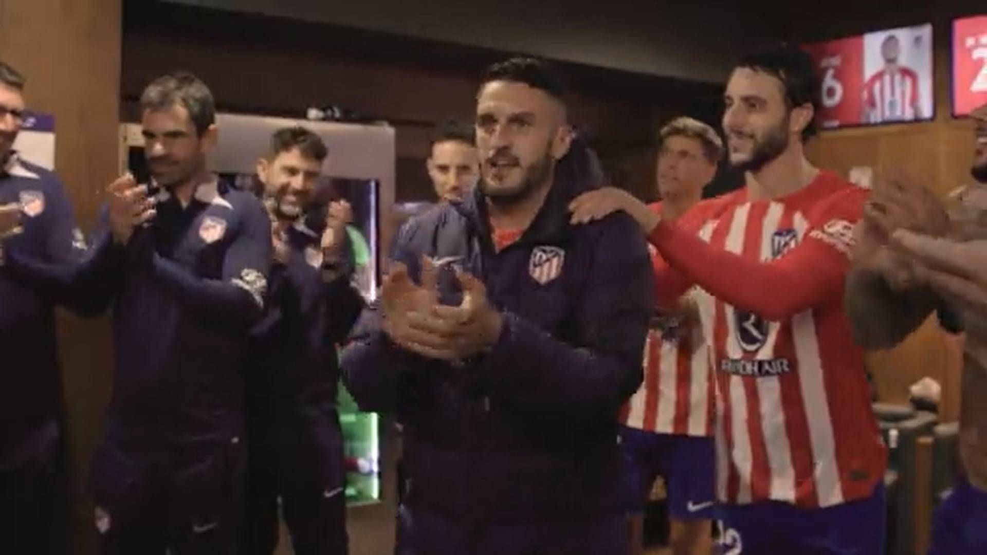 el_recibimiento_a_koke_en_el_vestuario_tras_sus_600_partidos.jpg