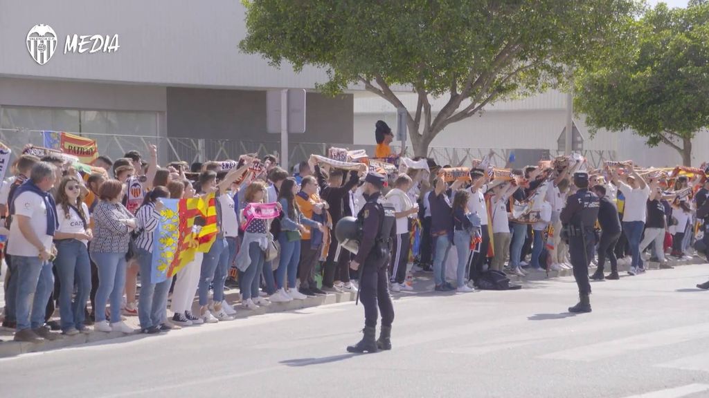 El recibimiento de la afición al Valencia CF en Almería
