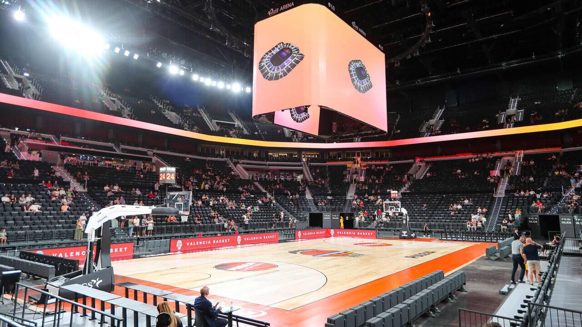 el_roig_arena_listo_para_el_valencia_basket.jpg el_roig_arena_listo_para_el_valencia_basket.jpg