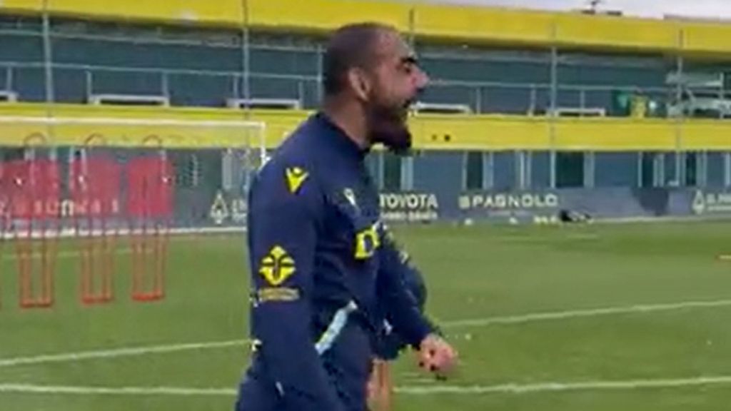 El sensacional lanzamiento de falta de Fali en un entrenamiento del Cádiz