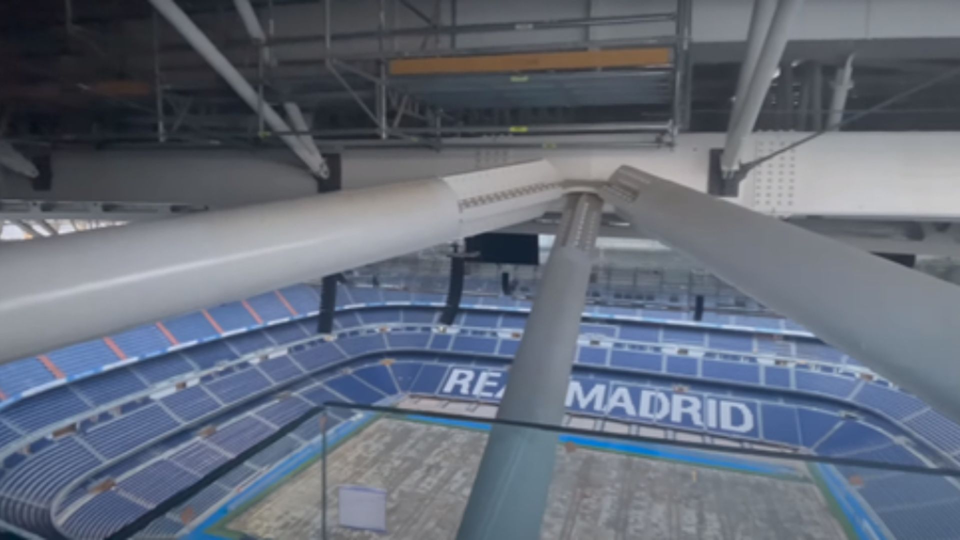 el_skywalk_del_santiago_bernabeu_casi_a_punto_canal_de_youtube_de_nuevobernabeu.jpg
