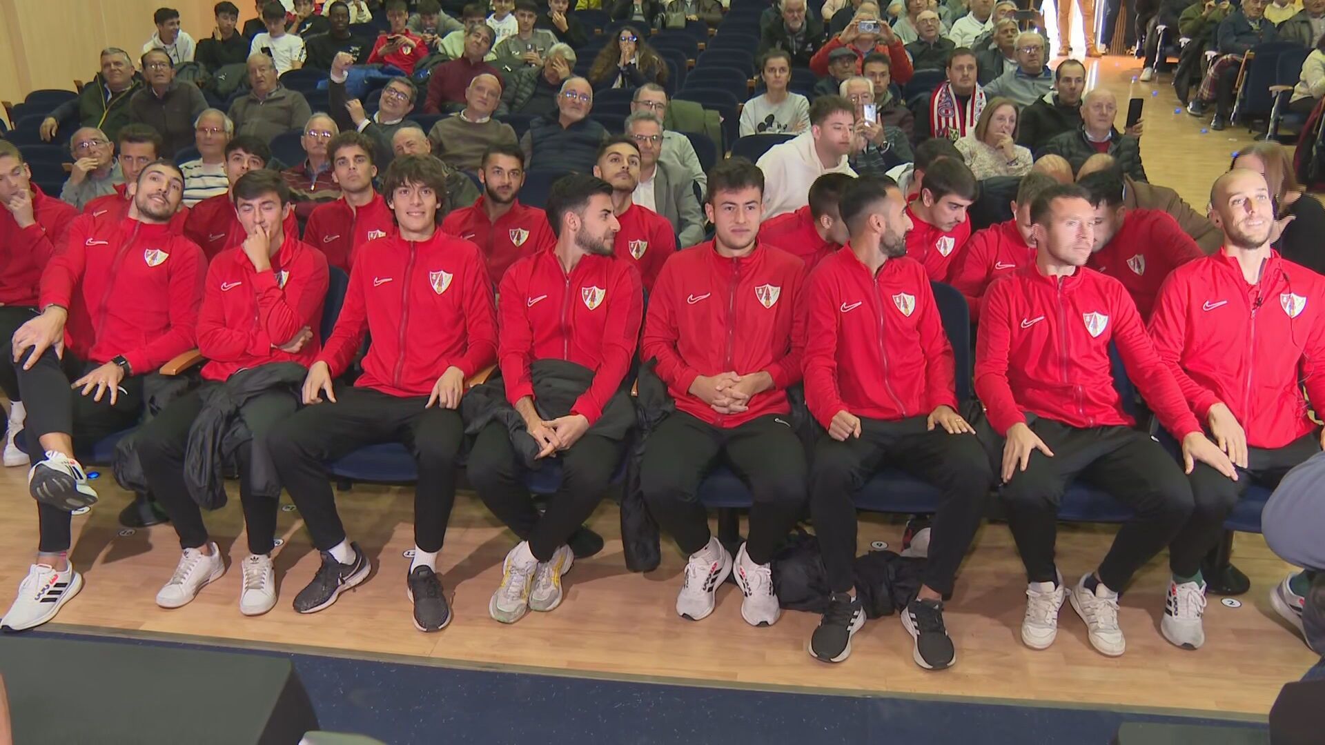 el_spoiler_de_un_jugador_del_barbastro_a_sus_companeros.jpeg