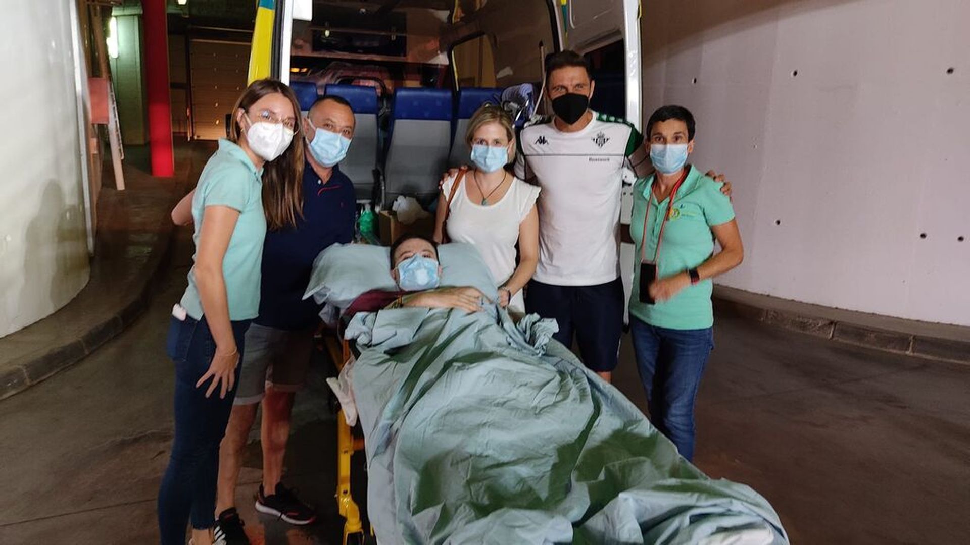 El sueño de Miguel, joven en cuidados paliativos al ver a su Betis con Joaquín de anfitrión: "De locos" El sueño de Miguel, joven en cuidados paliativos al ver a su Betis con Joaquín de anfitrión: "De locos"