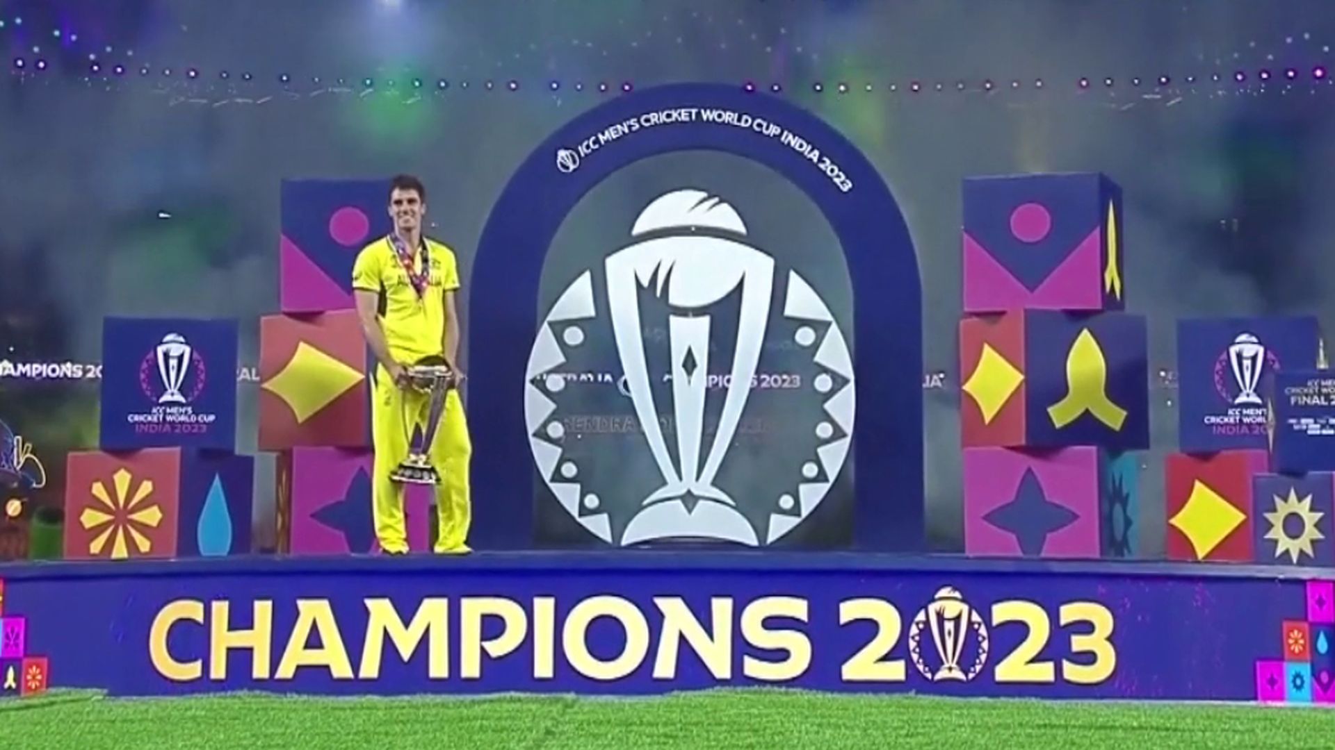 el_tierra_tragame_del_capitan_de_australia_celebrando_el_mundial_de_criquet_completame.jpg el_tierra_tragame_del_capitan_de_australia_celebrando_el_mundial_de_criquet_completame.jpg