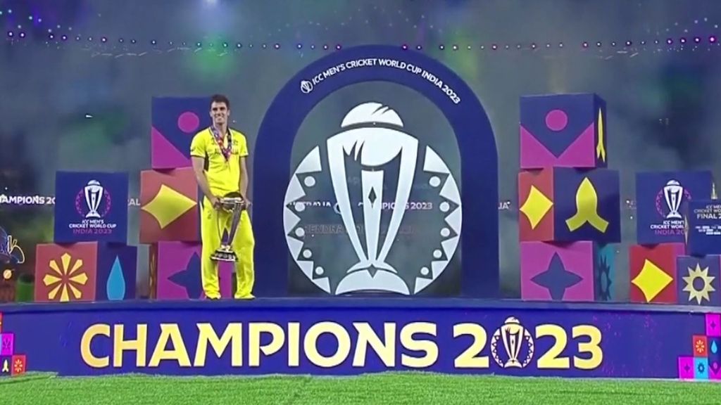 El tierra trágame del capitán de Australia: celebrando el Mundial de críquet completamente solo