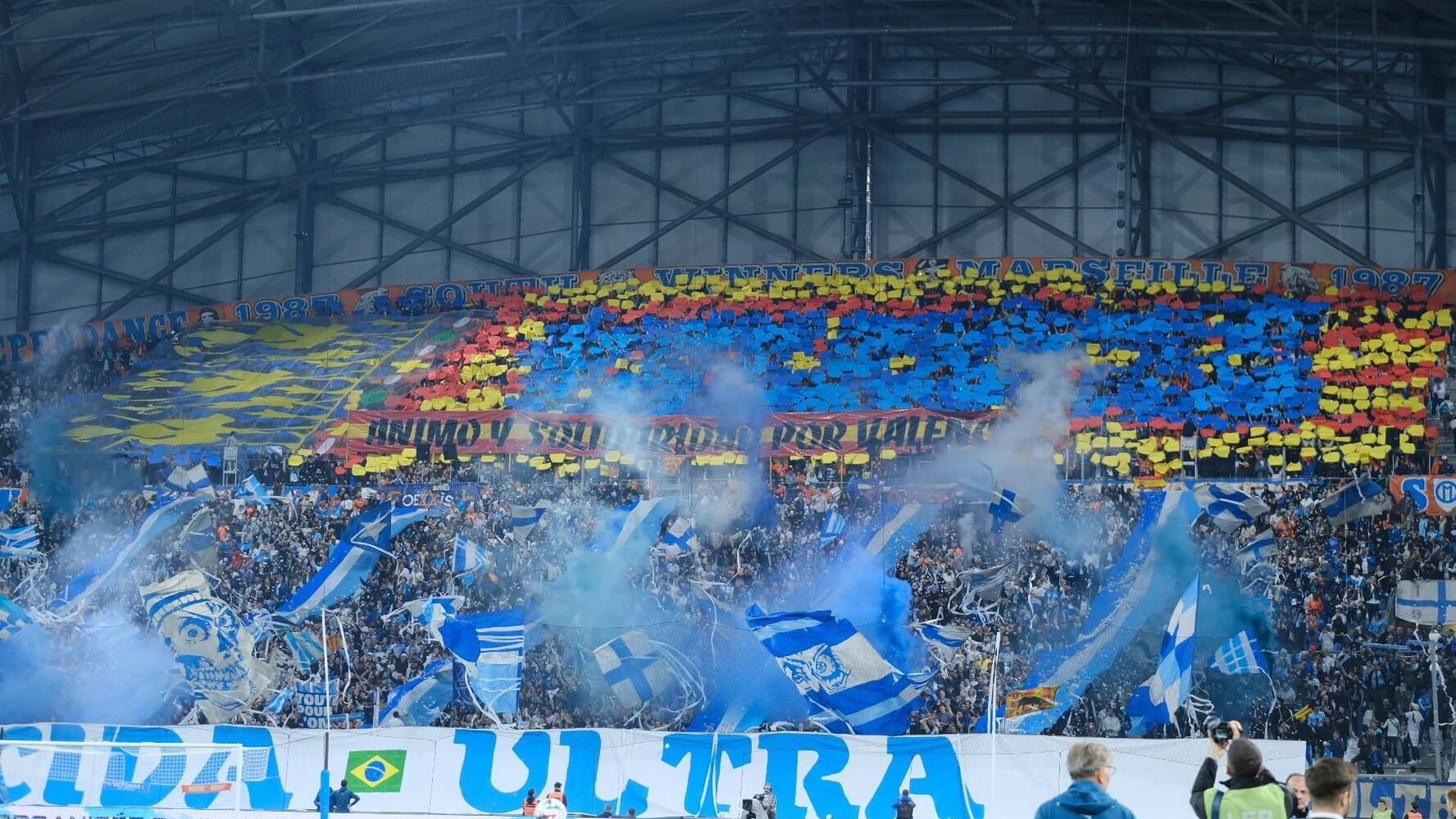el_tifo_a_valencia_de_los_ultras_del_olympique_de_marsella_001.jpg