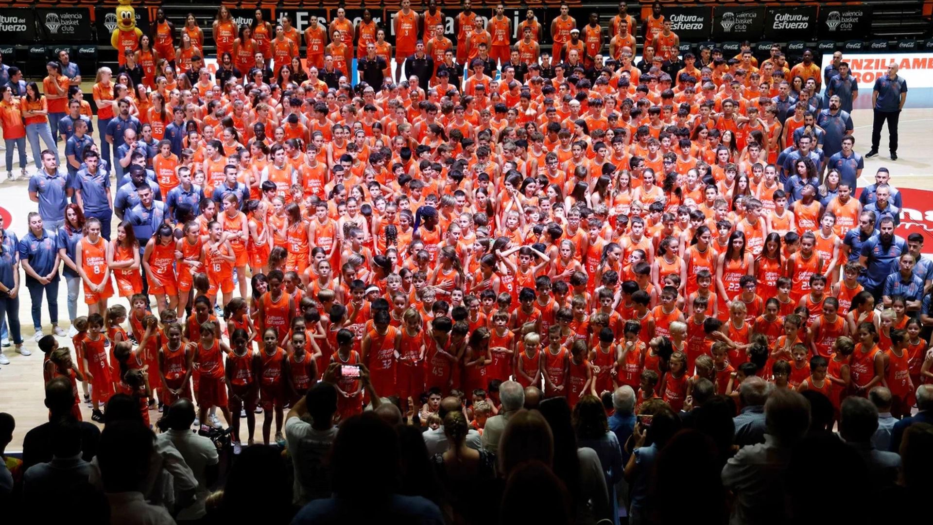 el_valencia_basket_presenta_a_la_fonteta.png el_valencia_basket_presenta_a_la_fonteta.png