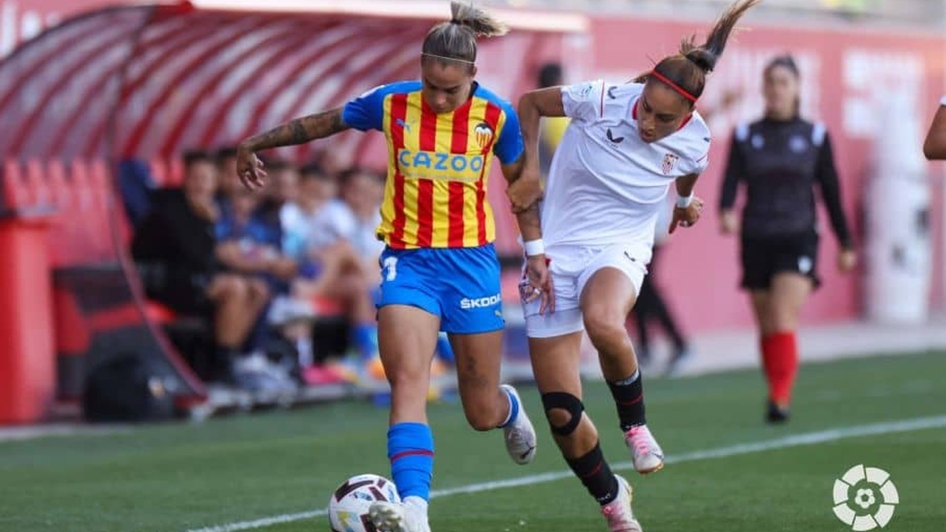 el_valencia_cf_femenino_cae_derrotado_ante_el_sevilla_fc_2_0_y_pasa_a_ocupar_la_novena.jpeg