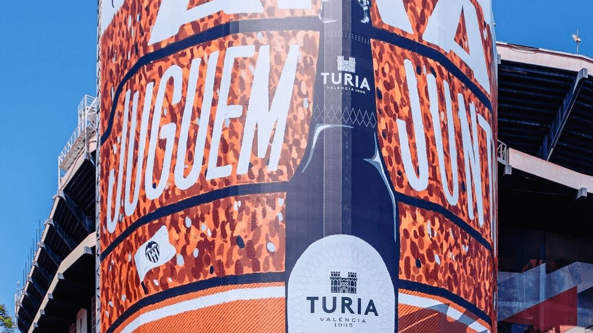 el_valencia_cf_firma_con_cervezas_turia_foto_x_mcpolloh_001.png el_valencia_cf_firma_con_cervezas_turia_foto_x_mcpolloh_001.png