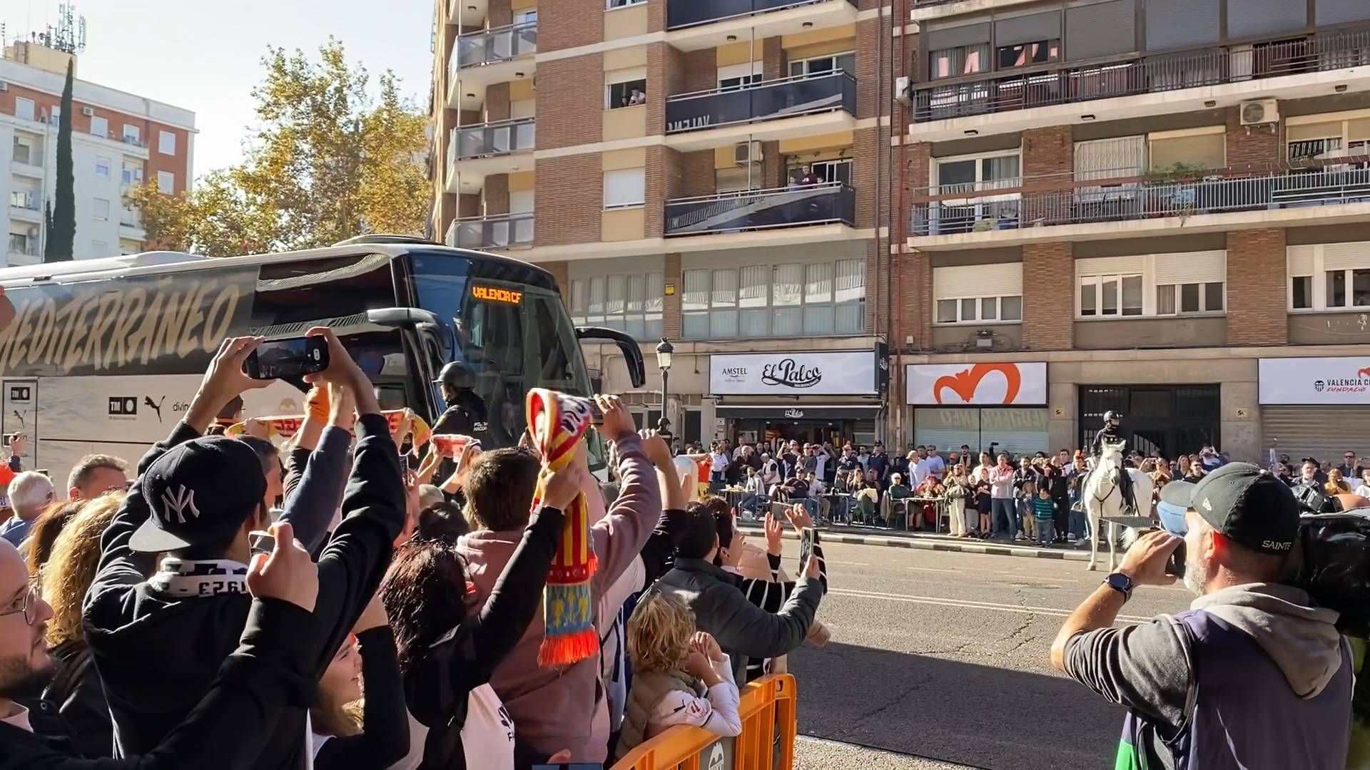 el_valencia_cf_llega_a_mestalla_para_jugar_ante_el_celta_001.jpg