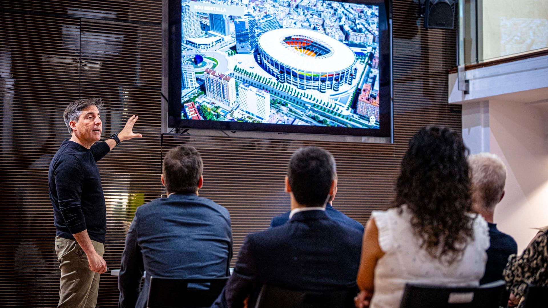 el_valencia_cf_muestra_el_nou_mestalla_a_la_elite_europea_003.jpg el_valencia_cf_muestra_el_nou_mestalla_a_la_elite_europea_003.jpg