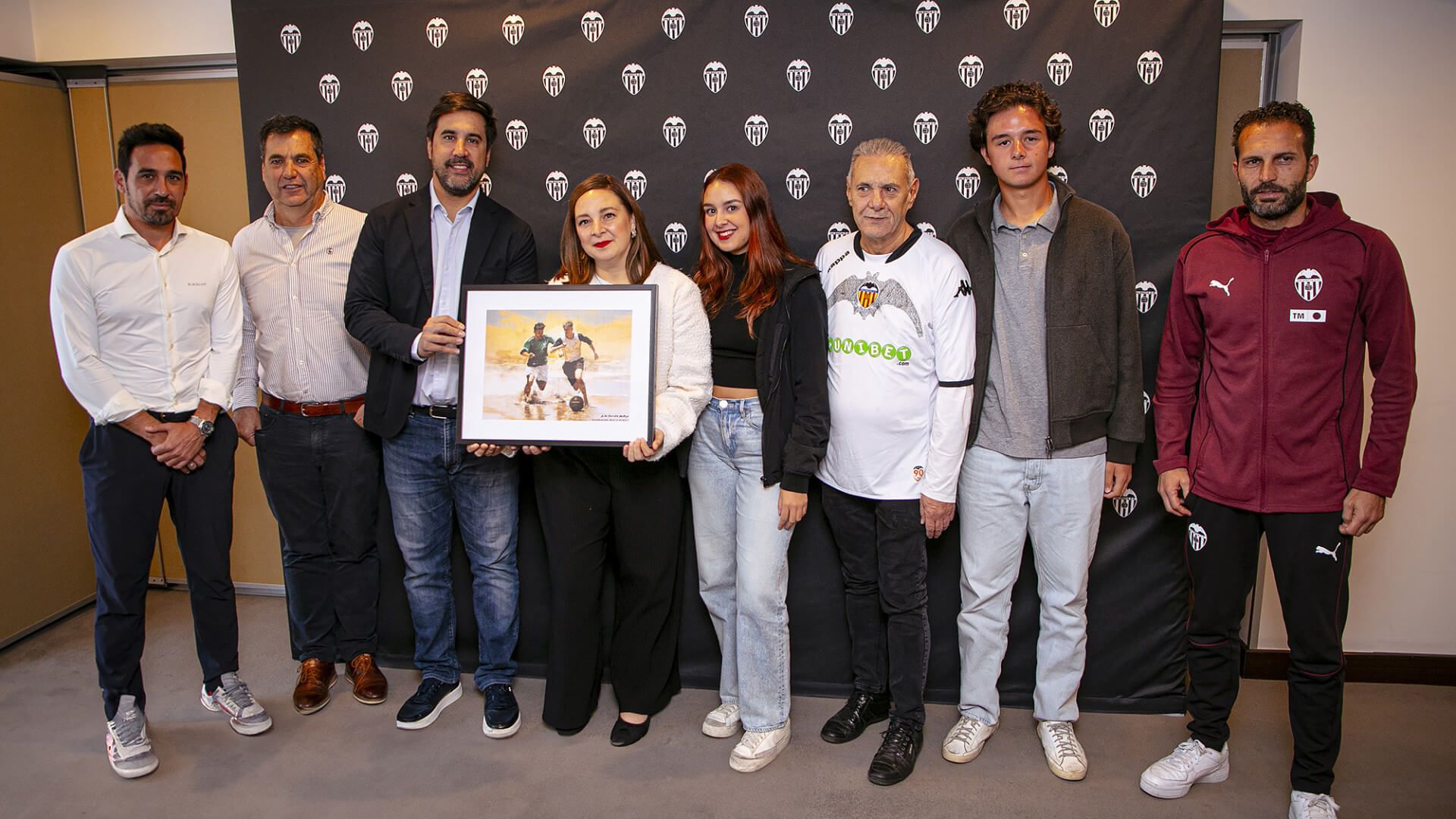 el_valencia_cf_recibe_la_visita_en_mexico_de_los_descendientes_de_octavio_augusto_mile_001.jpg el_valencia_cf_recibe_la_visita_en_mexico_de_los_descendientes_de_octavio_augusto_mile_001.jpg