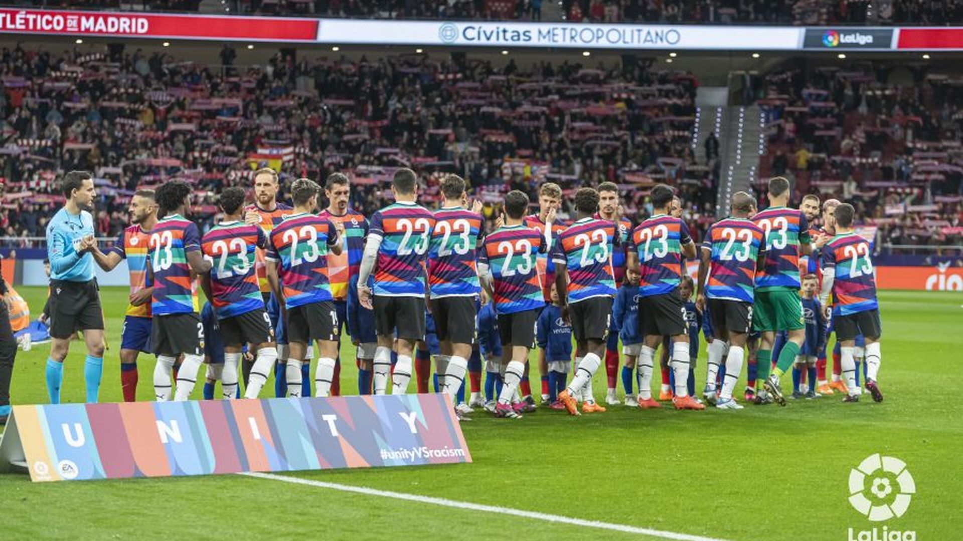 el_valencia_cf_se_une_con_el_atletico_contra_el_racismo_foto_laliga_002.jpeg el_valencia_cf_se_une_con_el_atletico_contra_el_racismo_foto_laliga_002.jpeg