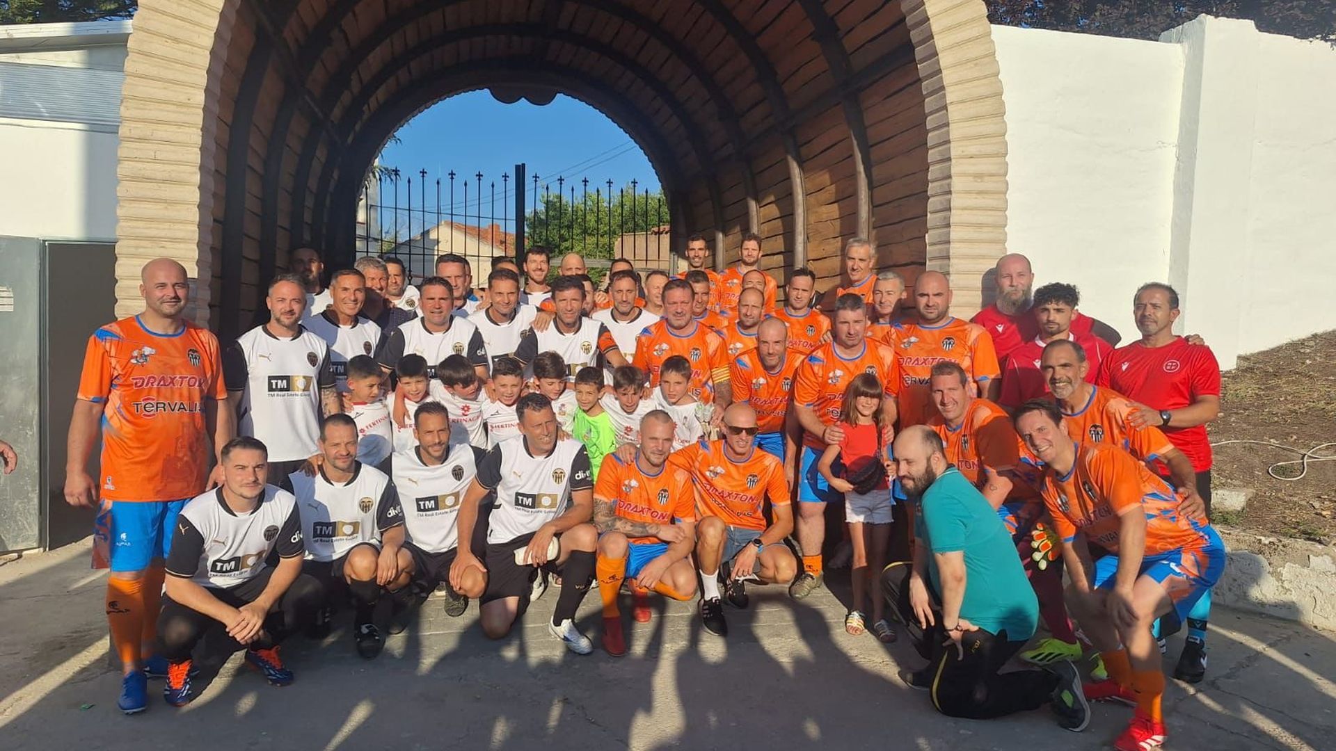 el_valencia_cf_vuelve_a_salir_por_la_puerta_grande_en_utrillas_001.JPG