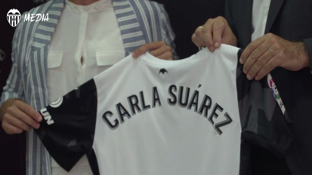 El homenaje del Valencia a Carla Suárez en la previa del partido ante el Real Madrid en Mestalla