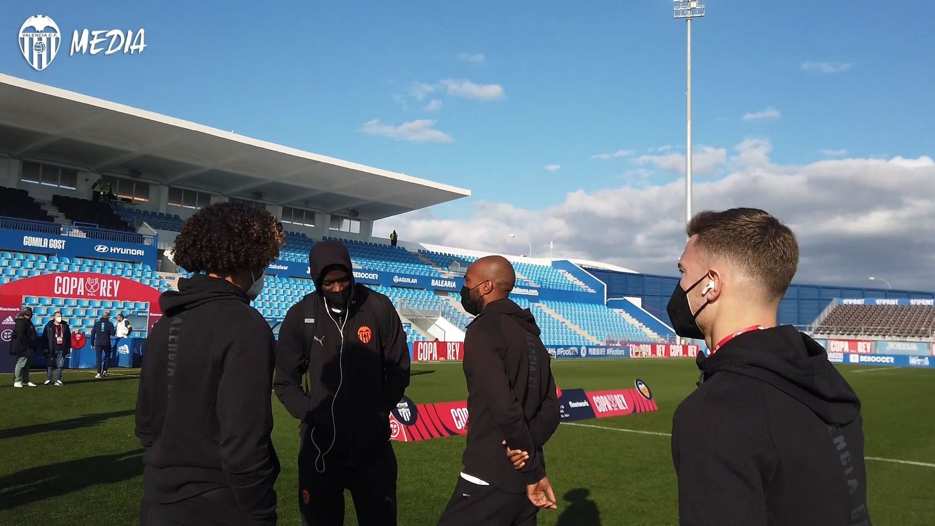 el_valencia_llega_al_estadio_balearpng.png