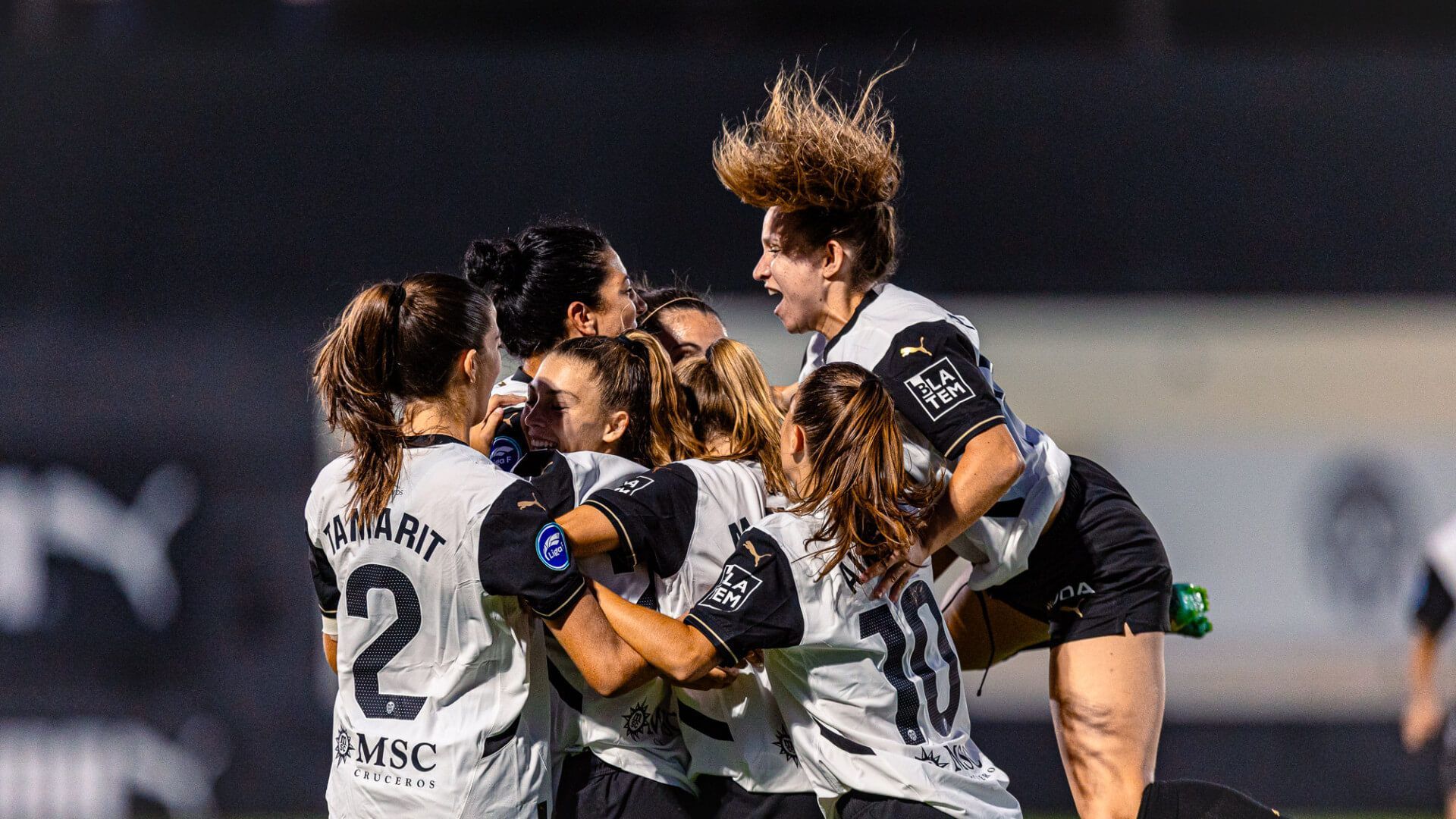 el_vcf_femenino_celebra_un_gol_foto_valencia_cf.jpg