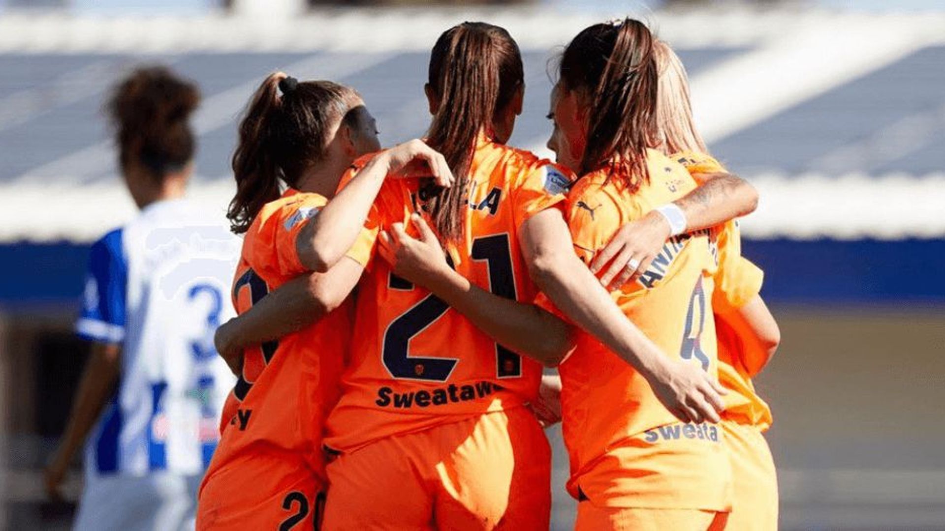 el_vcf_femenino_celebra_uno_de_los_goles_ante_el_sporting_huelva_foto_valencia_cf_001.png