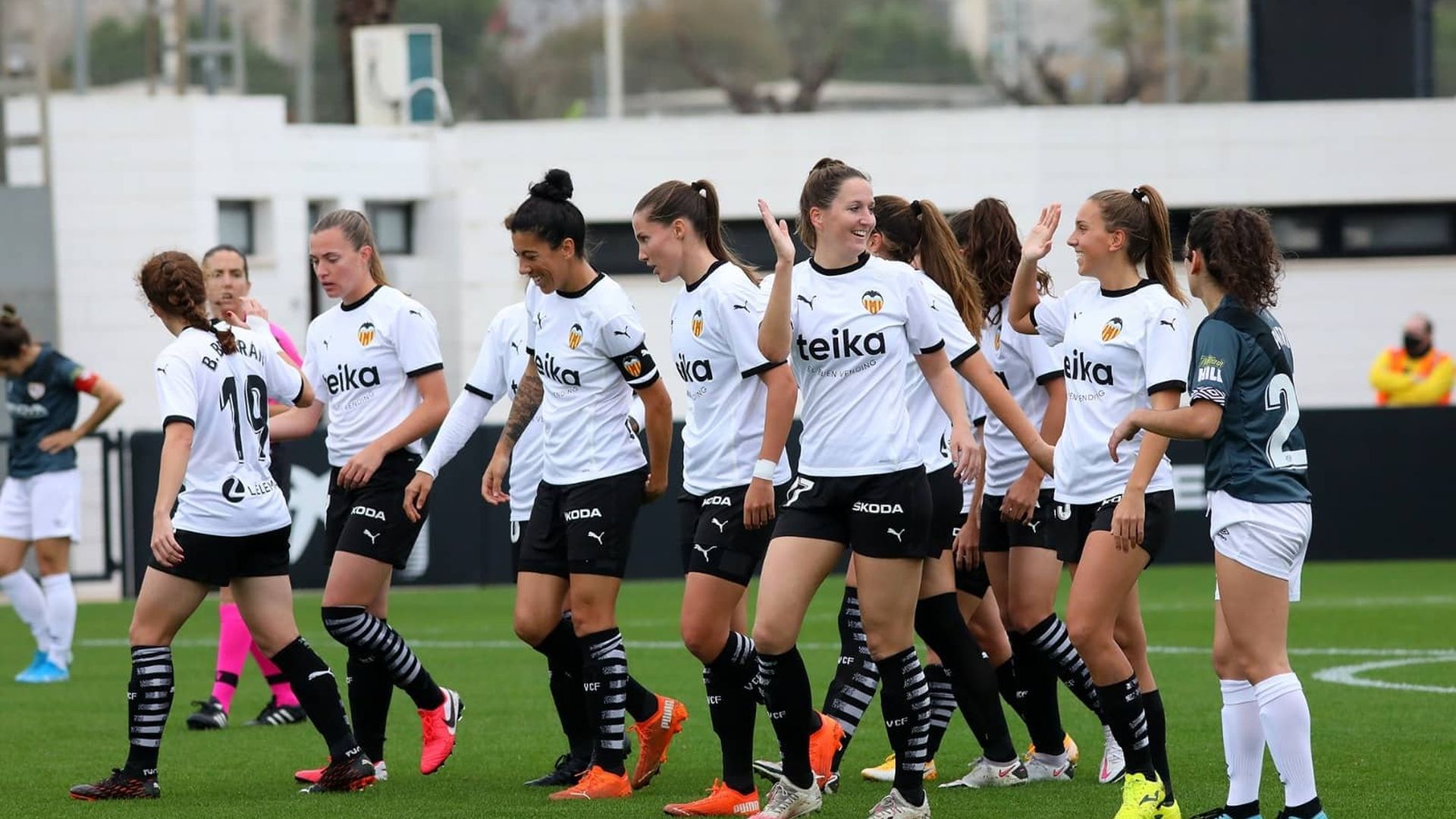 el_vcf_femenino_doblega_con_oficio_al_rayo_1_0_foto_juan_catalan_002.jpeg