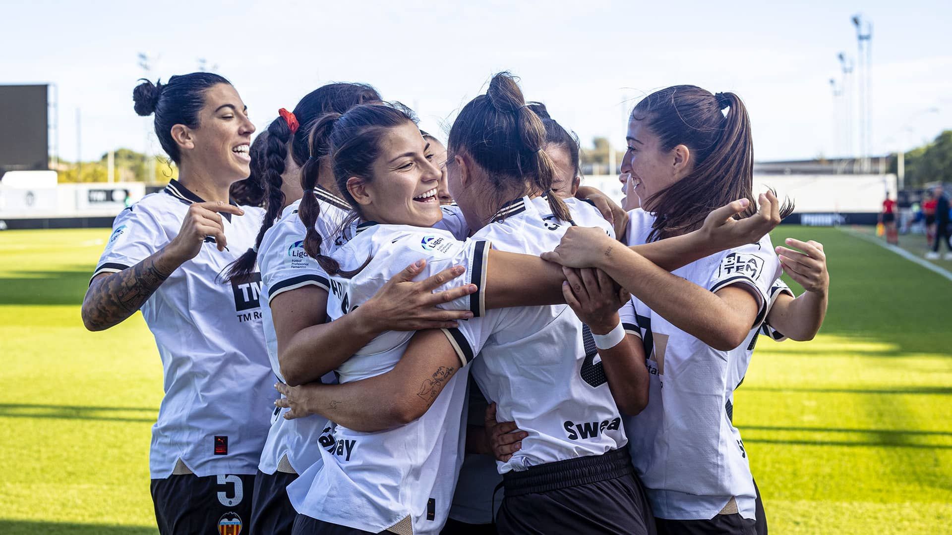 el_vcf_femenino_quiere_calmar_al_leon_en_el_puchades_foto_valencia_cf_001.jpeg el_vcf_femenino_quiere_calmar_al_leon_en_el_puchades_foto_valencia_cf_001.jpeg