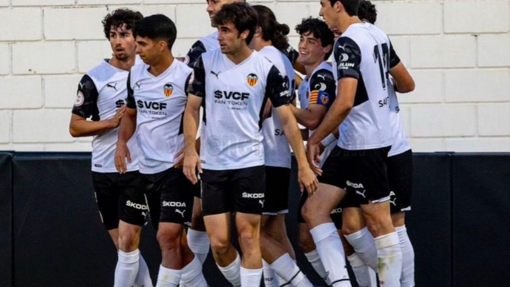 Pasillo de campeón al Valencia Mestalla y resumen de una nueva victoria