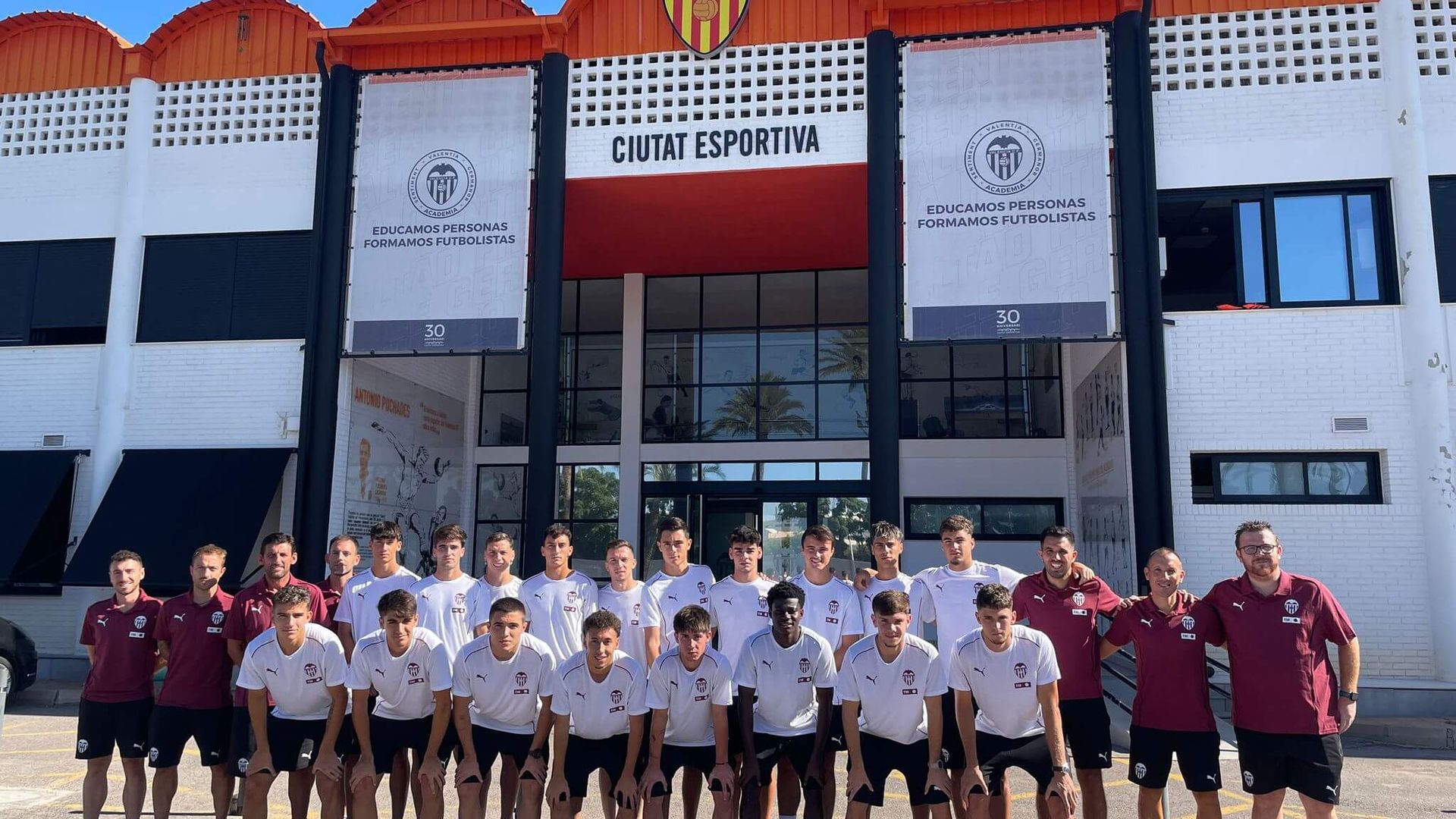 el_vcf_mestalla_sale_hace_londres_001.jpg el_vcf_mestalla_sale_hace_londres_001.jpg