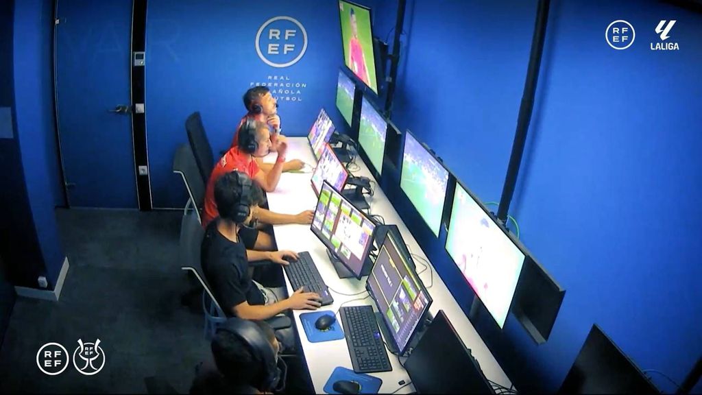 En la Supercopa se podrán escuchar las conversaciones de los árbitros cuando exista una revisión de VAR