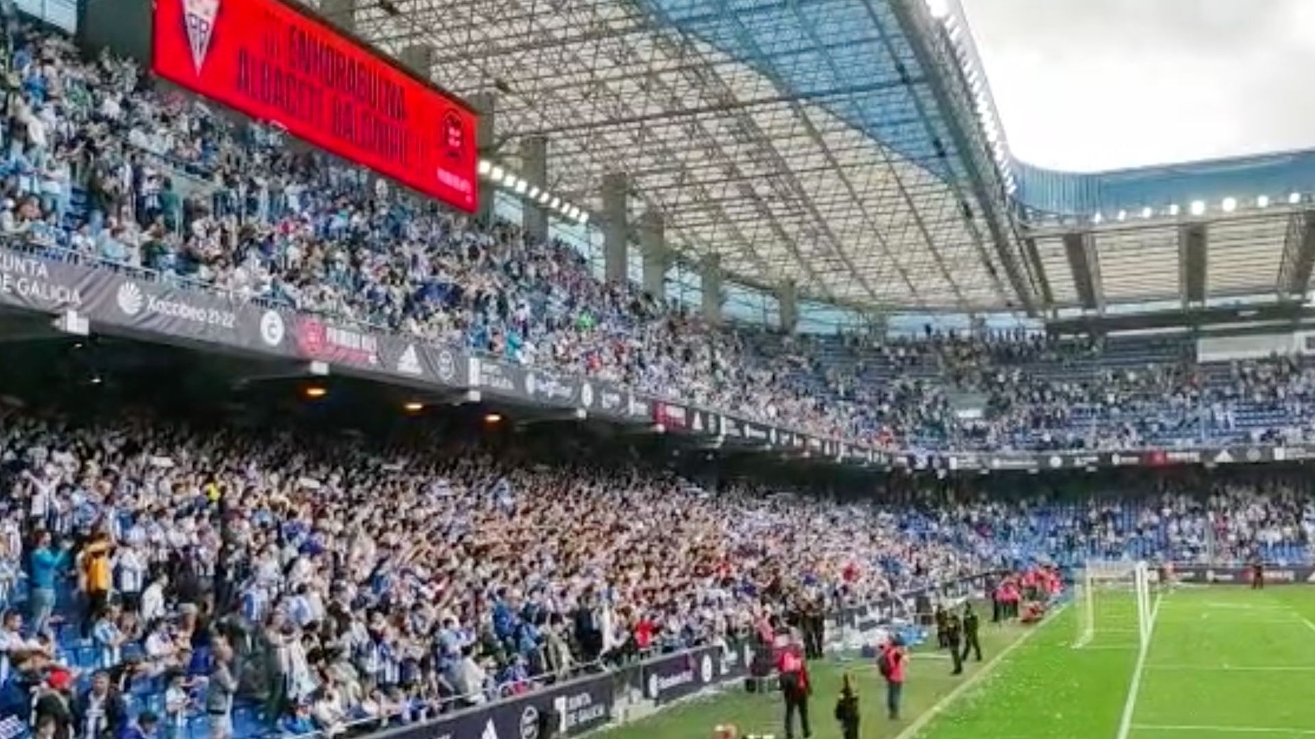 en_la_victoria_y_en_la_derrota_la_aficion_del_depor_nunca_abandona.png en_la_victoria_y_en_la_derrota_la_aficion_del_depor_nunca_abandona.png