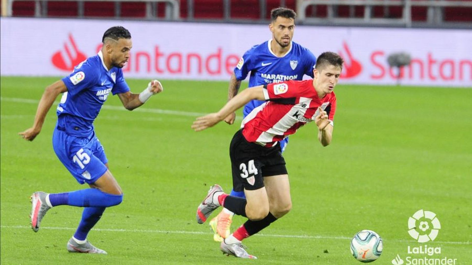 en_nesyri_y_suso_persiguen_a_muniain_durante_el_athletic_sevilla_foto_laliga.jpeg
