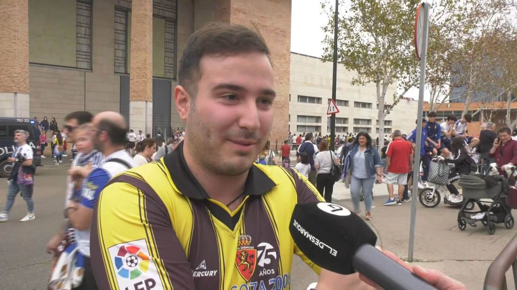 La afición del Zaragoza se muestra encantada con la vuelta de Víctor Fernández