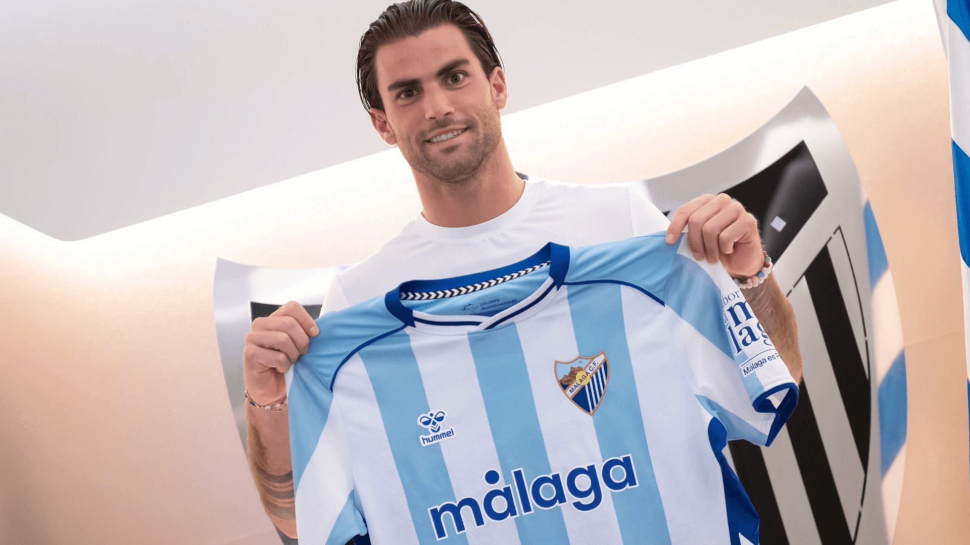 eneko_jauregi_nuevo_fichaje_del_malaga_foto_mcf.png eneko_jauregi_nuevo_fichaje_del_malaga_foto_mcf.png