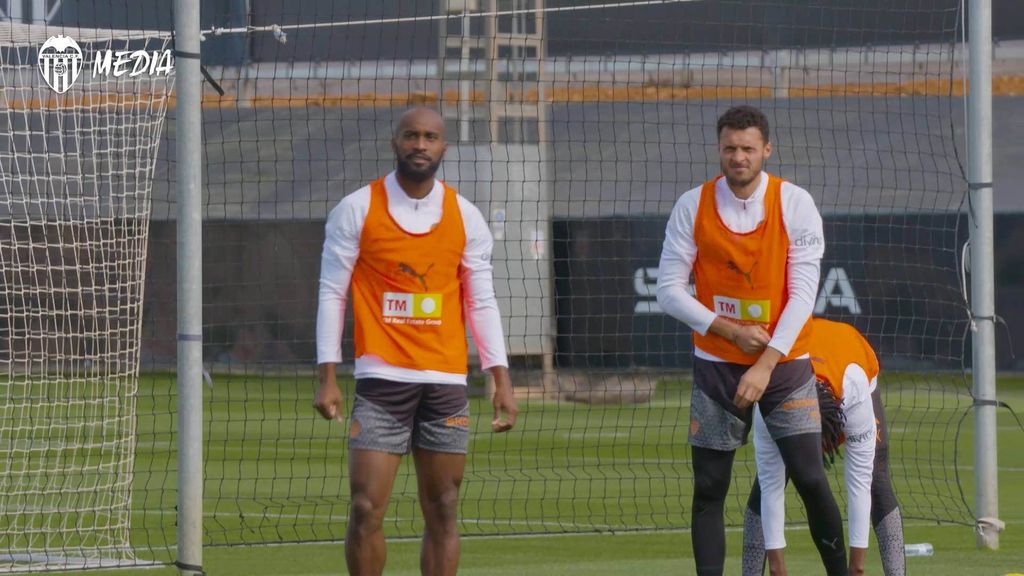 El Valencia CF entrena en familia