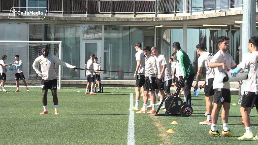 Renato Tapia arranca la semana al margen del grupo