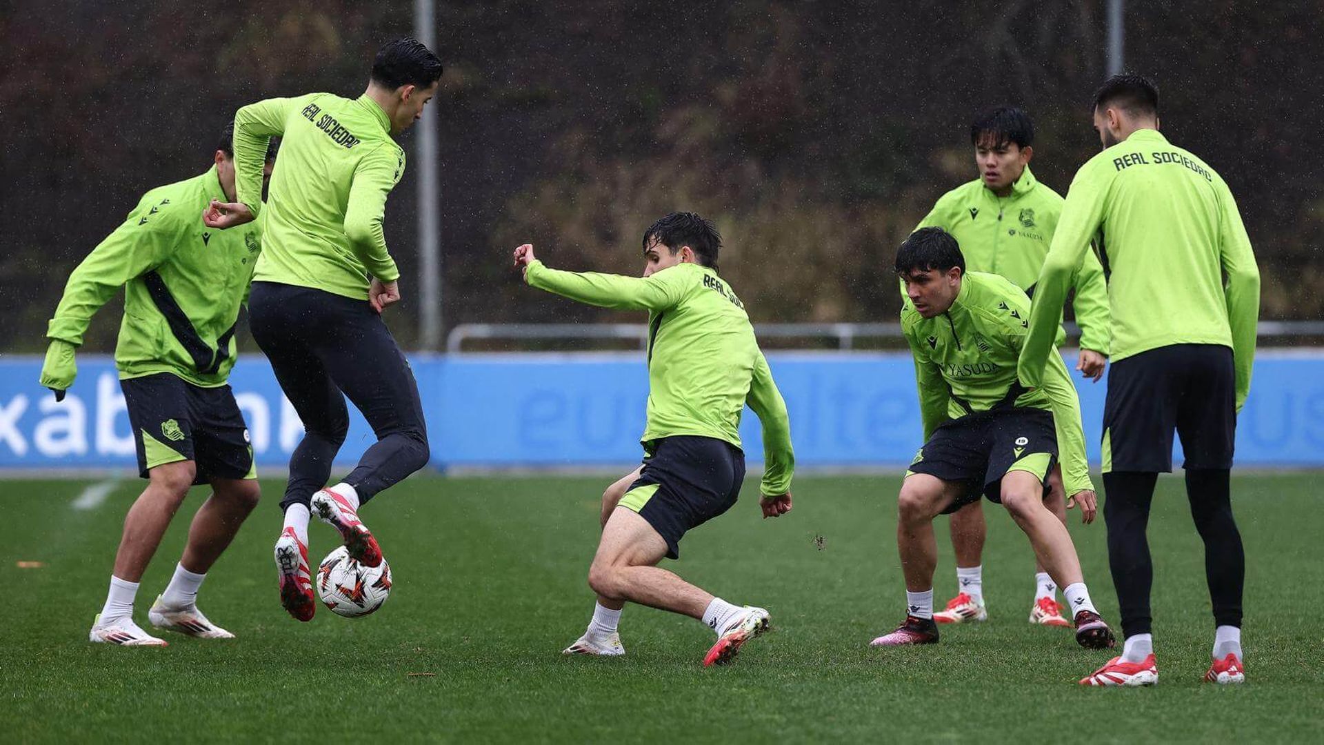entrenamiento_de_la_real_sociedad_en_zubieta_foto_real_sociedad.jpeg entrenamiento_de_la_real_sociedad_en_zubieta_foto_real_sociedad.jpeg
